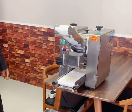 Couples 'dumpling shops start their own business using dumpling wrapper machines