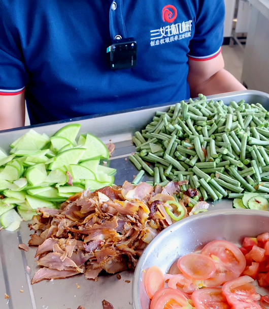 There are many categories of vegetable cutters, and the differences between them cannot be hidden.