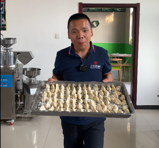 How to clean the imitation handmade dumpling machine? Is it easy to operate?