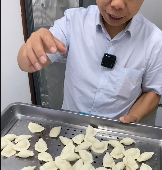 The dumplings made with the dumpling machine crack when they freeze. What's going on?