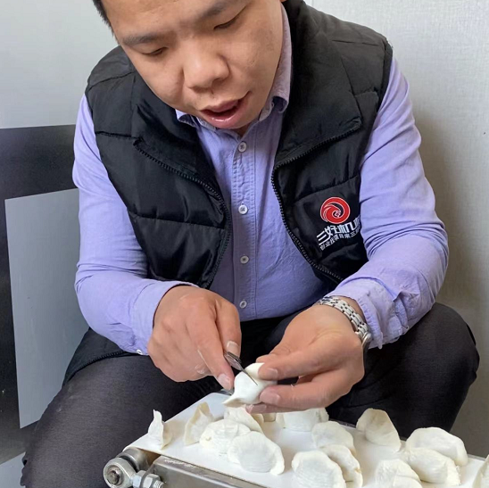 How can the dumpling machine make thin-skinned dumplings with large stuffing?