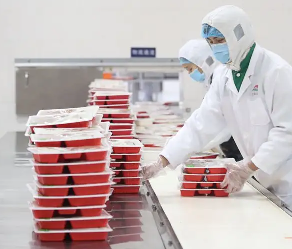 Why do fast food delivery use vegetable cutters? What standards can catering kitchens meet?