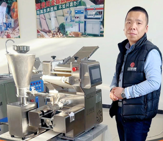 What does the steamed stuffed bun and dumpling machine combine the steamed bun machine and dumpling machine look like?