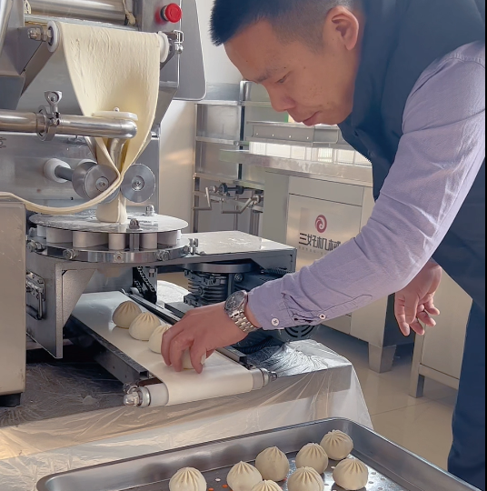 Can the new colleague understand the steamed buns and dumplings all-in-one machine?
